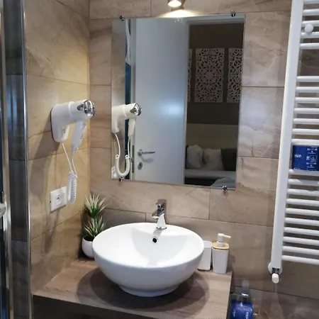 בית הארחה Vatican Comfort Suites 2*