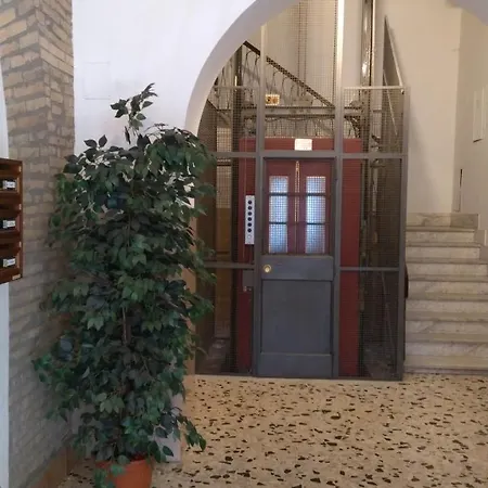 Vatican Comfort Suites Гостевой дом